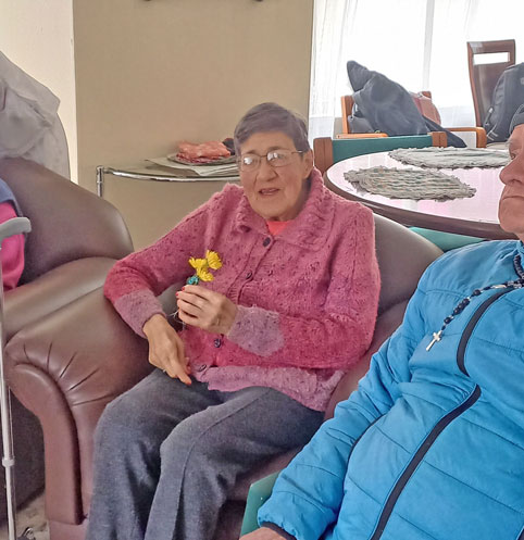 fundacion_dorados_modelia_bogota_tercera_edad_hayuelos_abuelita